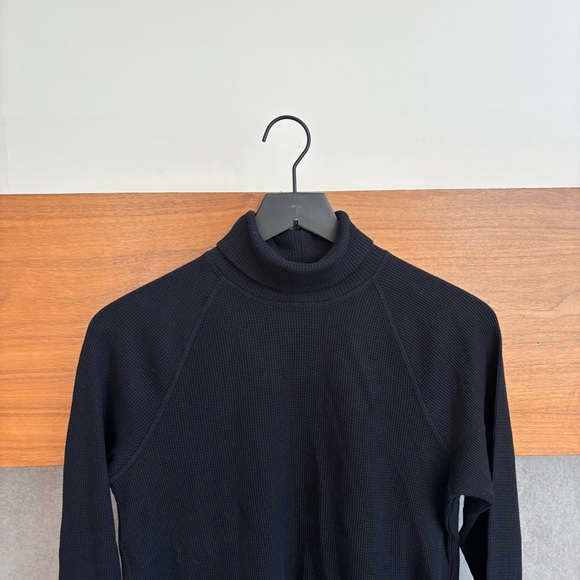 Everlane The Organic Cotton Turtleneck Waffle Tee Shirt Top in Black, Size S - Picture 4 of 10